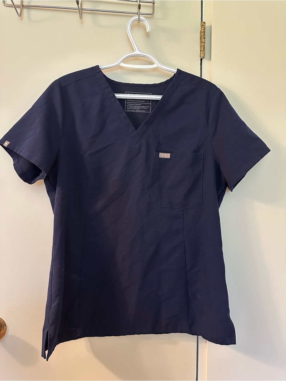 Navy Slim Catarina™ - One-Pocket Scrub Top Navy